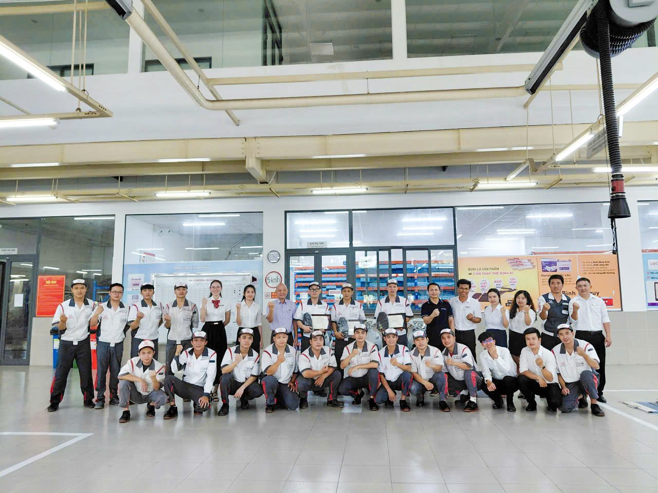 Tập thể nhân sự Honda Ôtô Bình Thuận - Phan Thiết